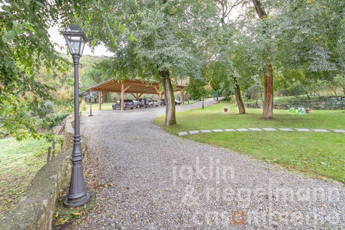 Image No.19-12 Bed Farmhouse for sale