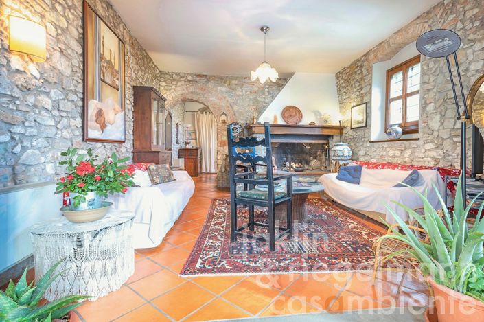 Image No.25-12 Bed Farmhouse for sale