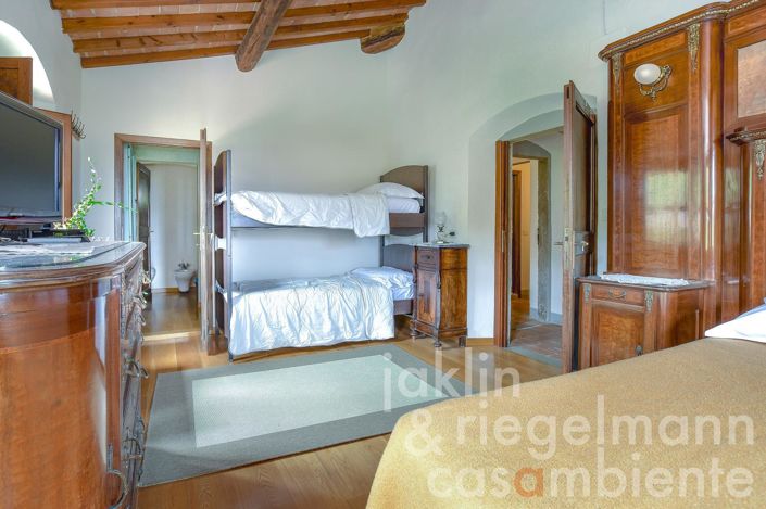 Image No.39-12 Bed Farmhouse for sale