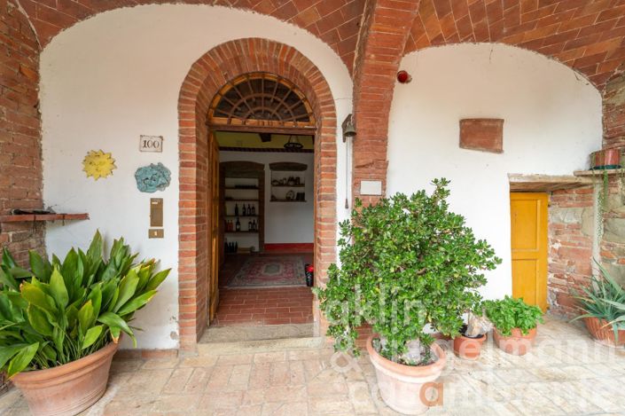 Image No.19-9 Bed Country House for sale