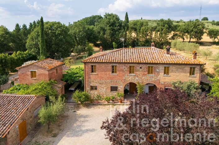Image No.2-Maison de campagne de 9 chambres à vendre à Foiano della Chiana