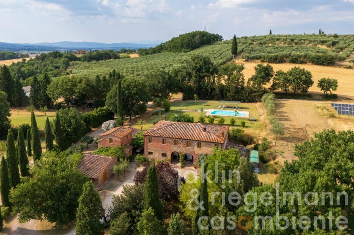 Image No.5-Maison de campagne de 9 chambres à vendre à Foiano della Chiana