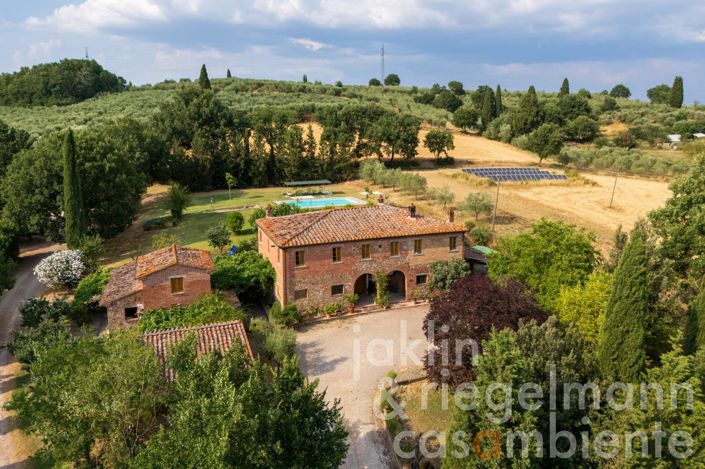 Image No.6-Maison de campagne de 9 chambres à vendre à Foiano della Chiana