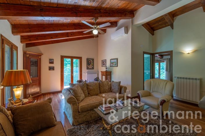 Image No.24-4 Bed Country House for sale