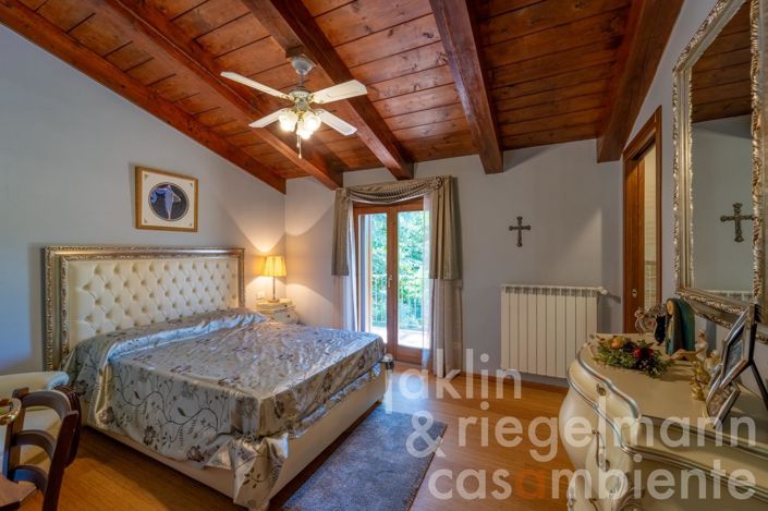 Image No.28-4 Bed Country House for sale