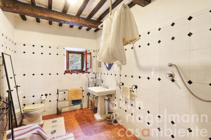 Image No.22-4 Bed Country House for sale