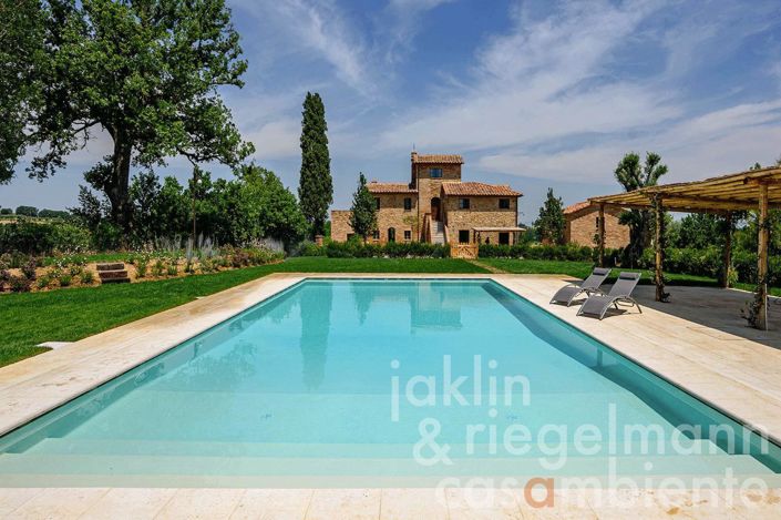 Image No.1-9 Bed Farmhouse for sale