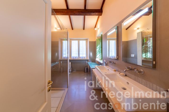 Image No.31-6 Bed Country House for sale