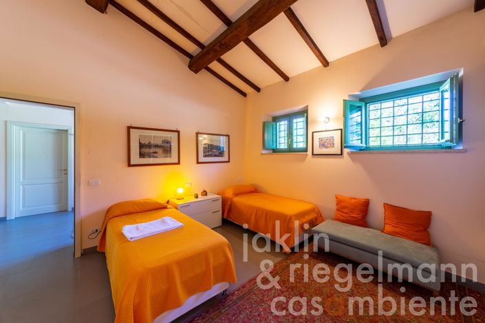 Image No.33-6 Bed Country House for sale