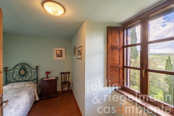 Image No.18-5 Bed Country House for sale