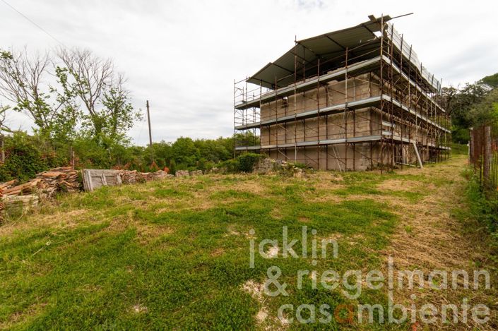 Image No.12-Maison de campagne de 4 chambres à vendre à Todi