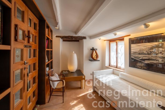 Image No.47-5 Bed Country House for sale