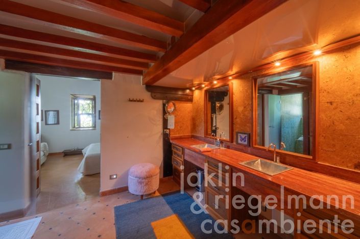 Image No.48-5 Bed Country House for sale