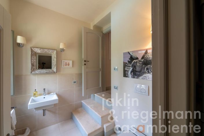 Image No.41-5 Bed Country House for sale