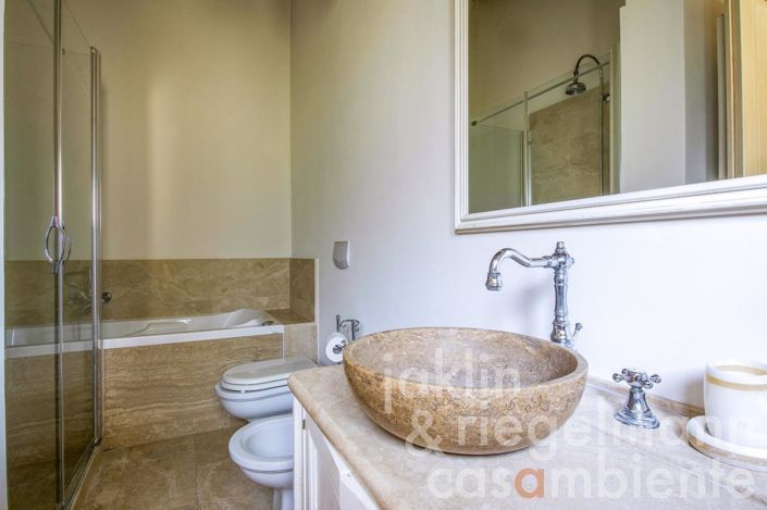 Image No.38-6 Bed Country House for sale