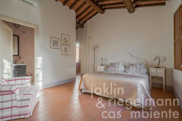 Image No.67-6 Bed Country House for sale