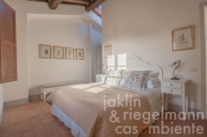 Image No.68-6 Bed Country House for sale