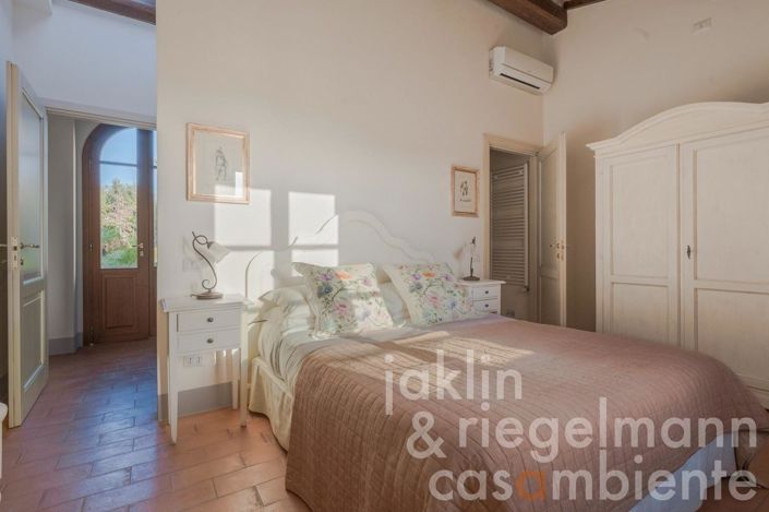 Image No.70-6 Bed Country House for sale