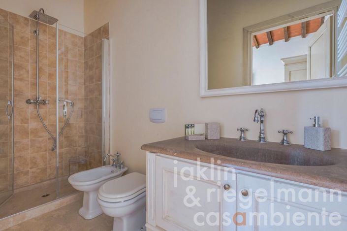 Image No.71-6 Bed Country House for sale