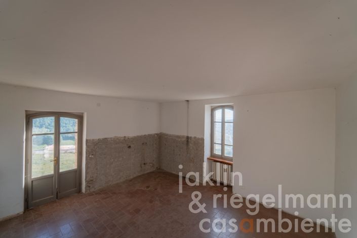 Image No.40-8 Bed Farmhouse for sale