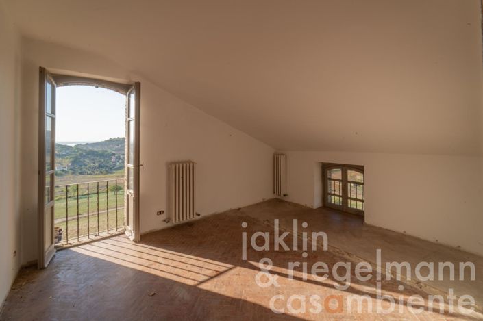 Image No.45-8 Bed Farmhouse for sale