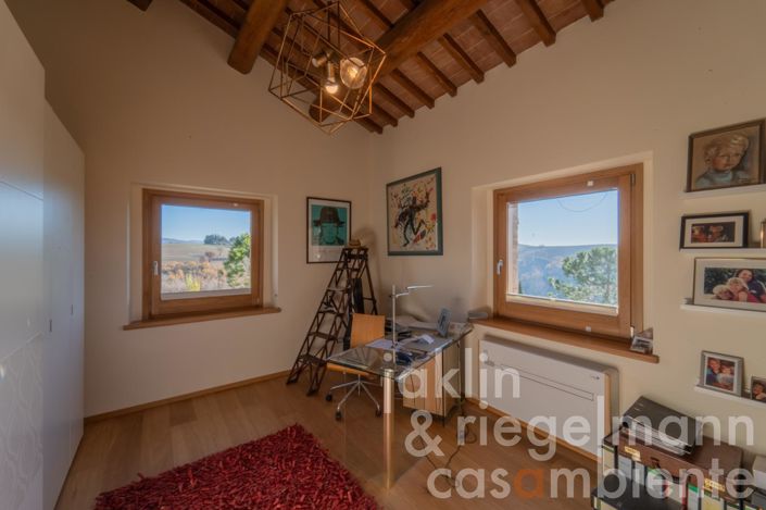 Image No.33-5 Bed Country House for sale