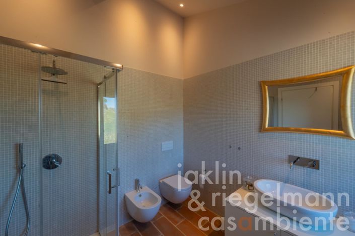 Image No.36-5 Bed Country House for sale