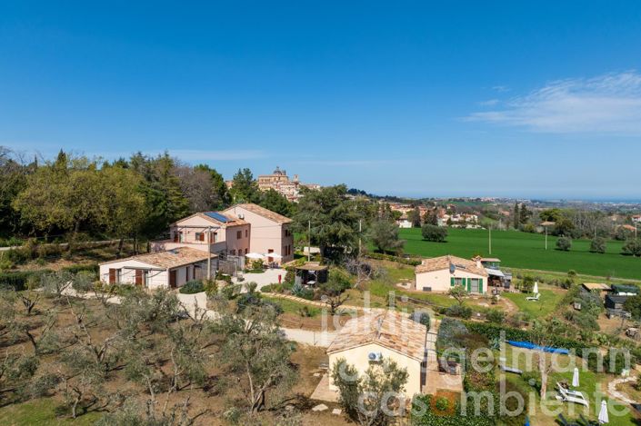 Image No.6-14 Bed Farmhouse for sale