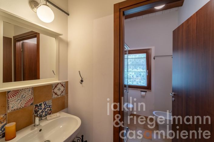 Image No.66-14 Bed Farmhouse for sale