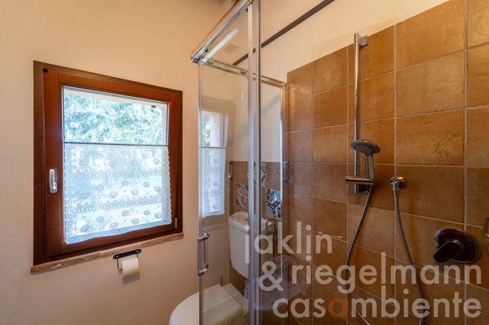 Image No.73-14 Bed Farmhouse for sale