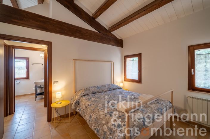 Image No.76-14 Bed Farmhouse for sale