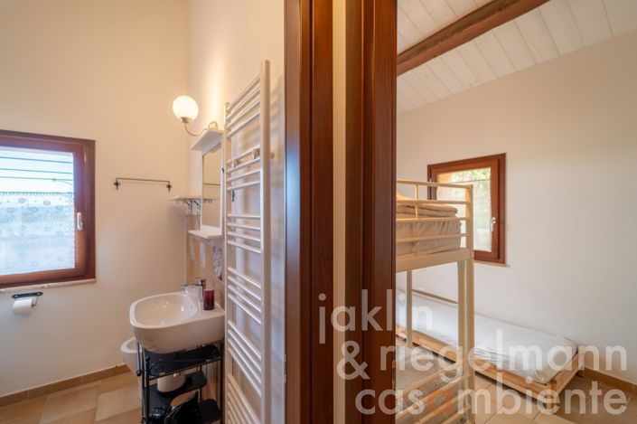 Image No.77-14 Bed Farmhouse for sale