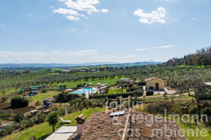 Image No.8-14 Bed Farmhouse for sale