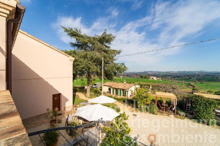 Image No.81-14 Bed Farmhouse for sale