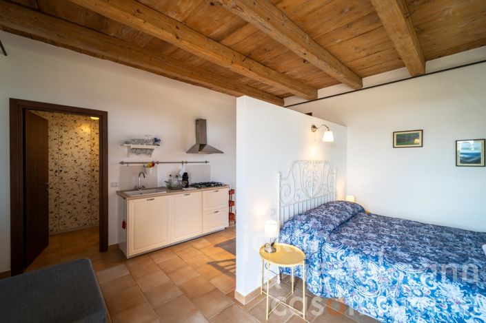 Image No.82-14 Bed Farmhouse for sale