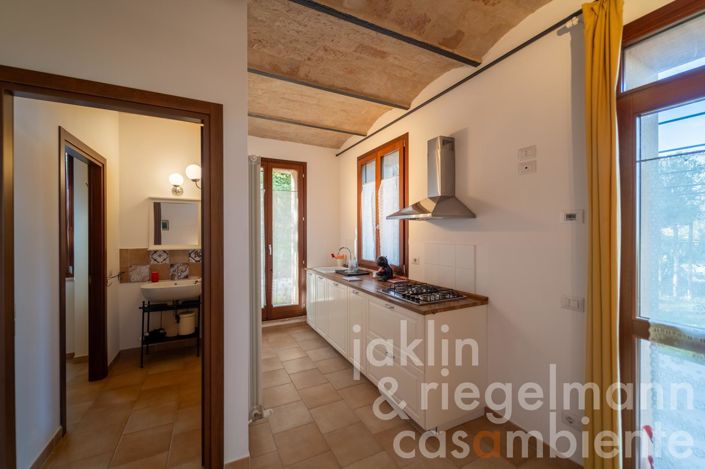 Image No.85-14 Bed Farmhouse for sale