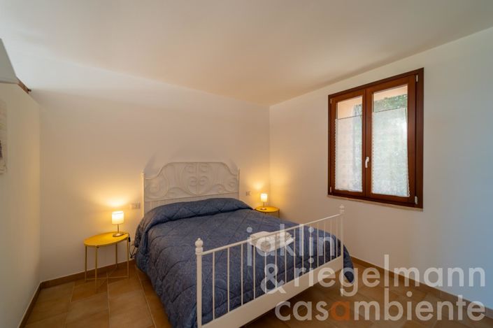 Image No.89-14 Bed Farmhouse for sale