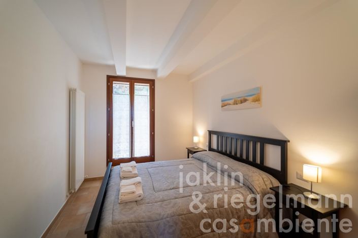 Image No.90-14 Bed Farmhouse for sale