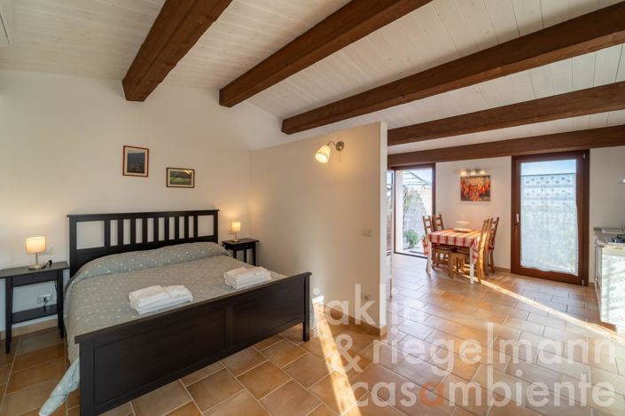 Image No.93-14 Bed Farmhouse for sale