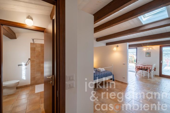 Image No.95-14 Bed Farmhouse for sale