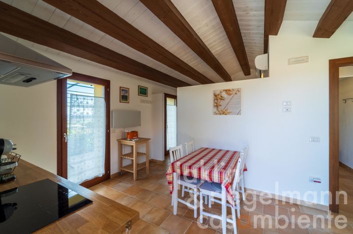 Image No.98-14 Bed Farmhouse for sale