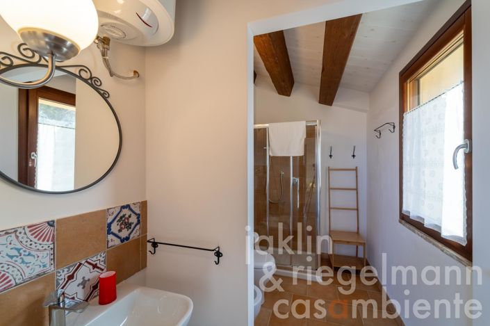 Image No.99-14 Bed Farmhouse for sale