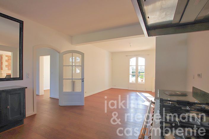 Image No.10-5 Bed Country House for sale