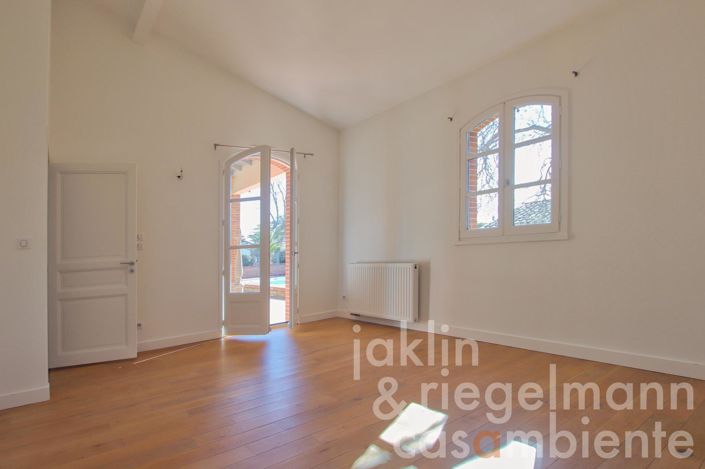 Image No.11-5 Bed Country House for sale