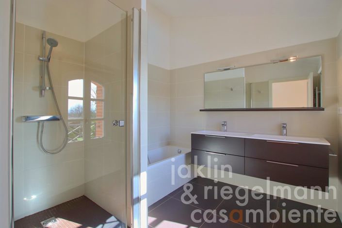 Image No.16-5 Bed Country House for sale