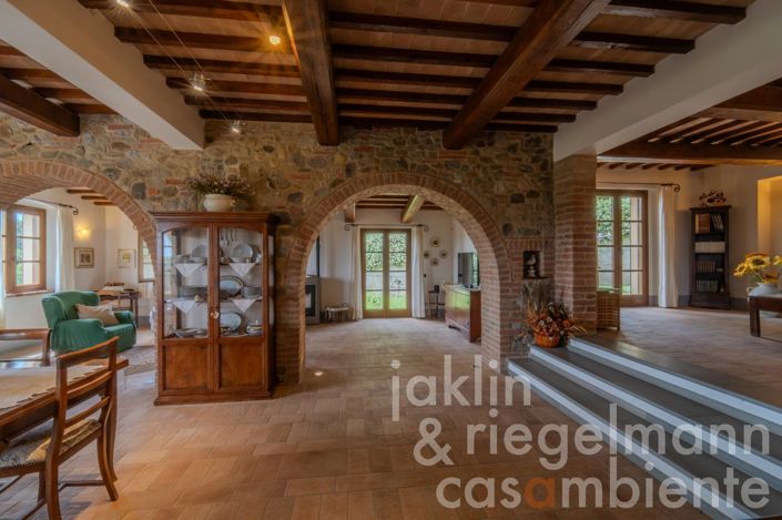 Image No.17-4 Bed Country House for sale