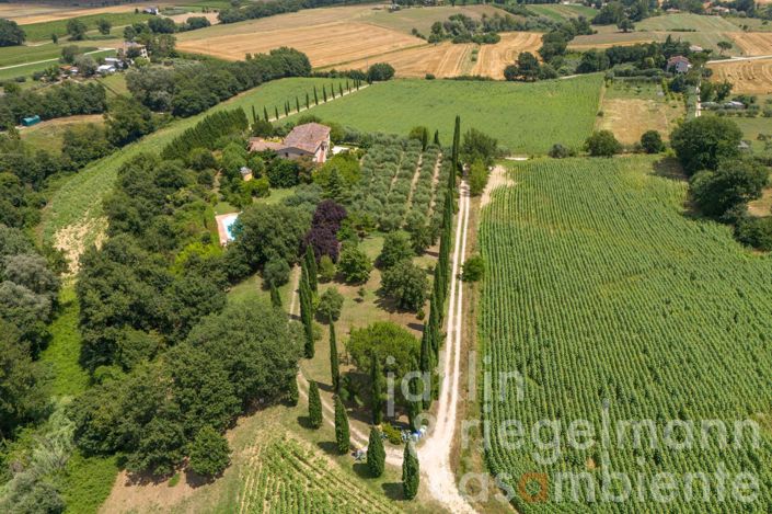 Image No.10-Maison de campagne de 10 chambres à vendre à Fratta Todina