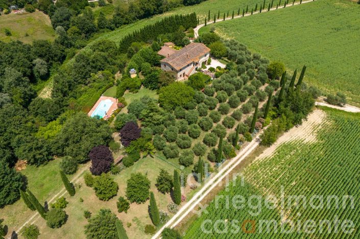 Image No.12-Maison de campagne de 10 chambres à vendre à Fratta Todina