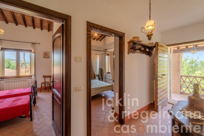 Image No.46-Maison de campagne de 10 chambres à vendre à Fratta Todina