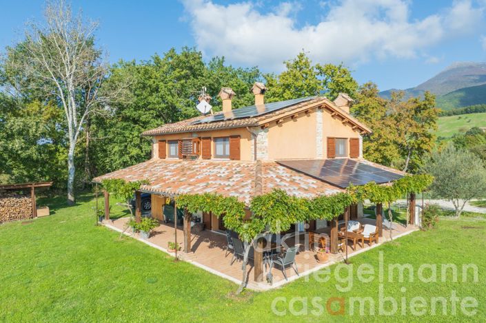 Image No.18-Maison de campagne de 6 chambres à vendre à Matelica